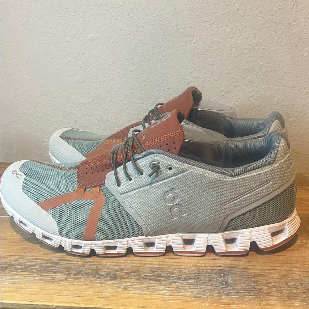 On Cloud Mens 5 Combo sneakers in a Fossil and Canyon color way size 13 - Picture 3 of 8
